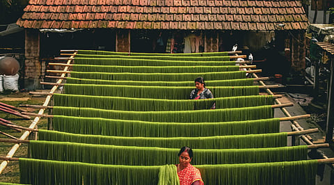 Learn how to identify authentic handloom sarees using pinholes, weave patterns, texture variations, and official certifications