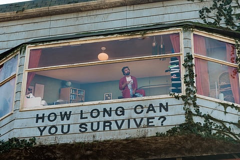 Man ‘trapped’ inside Netflix billboard leaves Los Angeles stunned