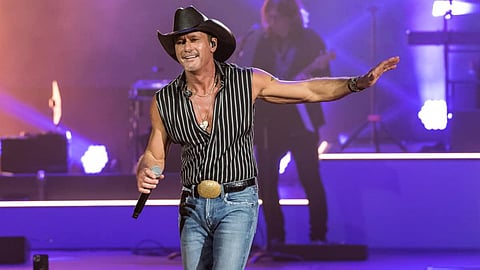 Tim McGraw takes a fall during Cincinnati concert after arriving late