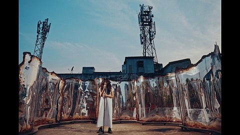 Inspired by Tate Modern’s Turbine Hall, Sijya takes us into heavier textures, distorted synths and more in her new song