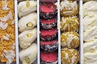 Discover 5 easy, no-bake festive sweets you can make in under 20 minutes. From instant coconut ladoos to date rolls, prepare delicious traditional treats with zero hassle