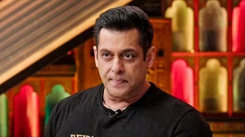 Salman Khan reacted sharply after a fan’s foot reportedly came under his car outside a Ganpati celebration in Mumbai