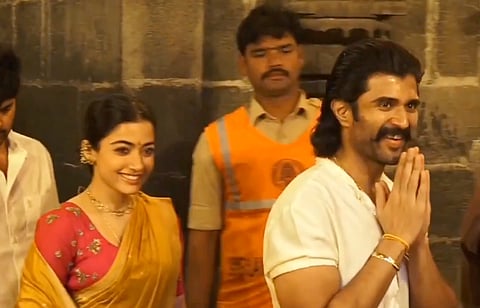 Vijay Deverakonda holds Rashmika Mandanna protectively as they're mobbed by fans in Tirumala