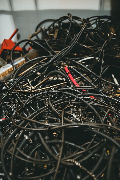 6 ways to reuse old charging cables 