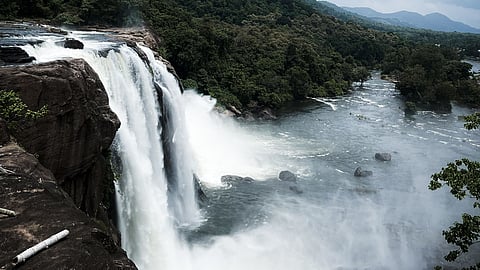 It offers a spectacular monsoon views, rich wildlife and a cinematic landscape