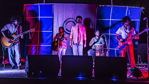 Arounds band
