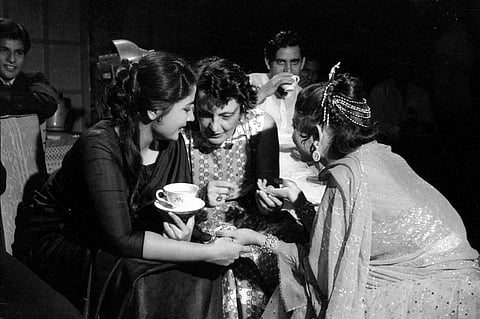 Meena Kumari, Charlotte Wirsching and Helen on a tea break during filming of the song Yeh Itni Badi Mehfil for the Kamal Pictures production of Dil Apna Preet Aur Parai (1959).