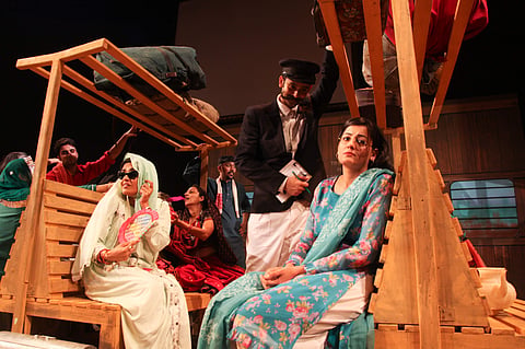 A scene from Aurat! Aurat!! Aurat!!!