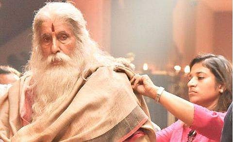 Sushmita Konidela with Amitabh Bachchan on the sets of Sye Raa
