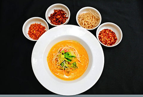 Kozhi Milagu Khao Suey