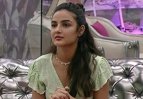 A war that has been brewing for a while comes to fore when Jasmin Bhasin accuses Rubina and her husband Abhinav Shukla of being housemates who regularly break rules.