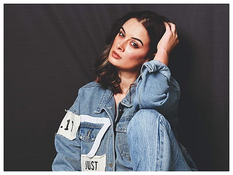 Evelyn_Sharma