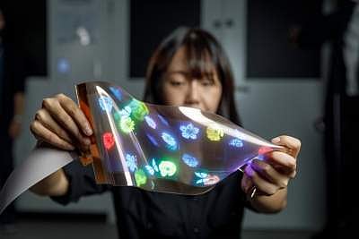 LG creates world's 1st high-resolution display that can stretch by 20%