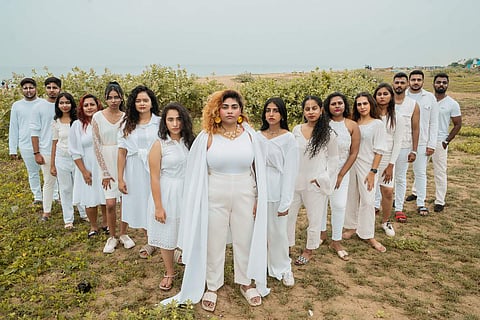 Roe Vincent and the EL FÉ choir.