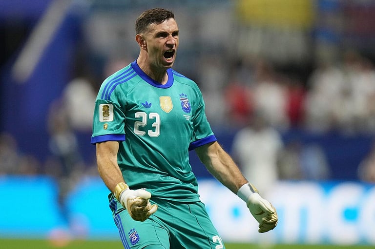 Who will win the FIFA World Cup 2026 Golden Glove race?
