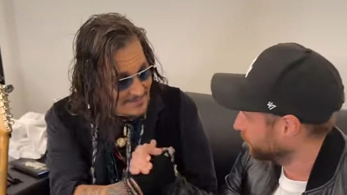 johnny-depp-signs-a-black-pearl-lego-set-for-charity