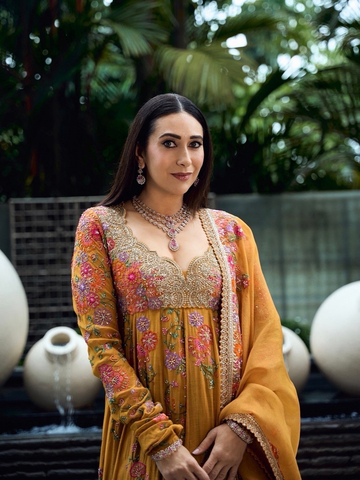 Karisma Kapoor's anarkali is almost worth Rs 3 lakhs