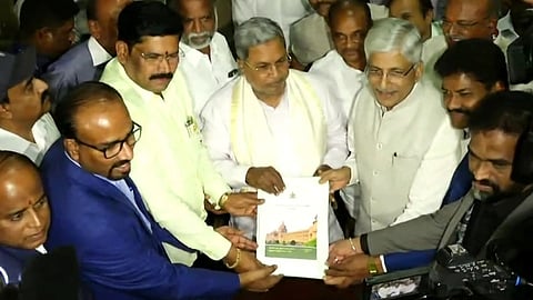 ಜಾತಿ ಗಣತಿ ವರದಿ ಸಲ್ಲಿಕೆ