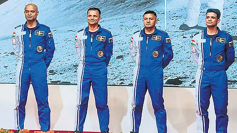 ಗ್ರೂಪ್ ಕ್ಯಾಪ್ಟನ್ ಪ್ರಶಾಂತ್ ಬಾಲಕೃಷ್ಣನ್ ನಾಯರ್, ಅಂಗದ್ ಪ್ರತಾಪ್, ಅಜಿತ್ ಕೃಷ್ಣನ್ ಮತ್ತು ವಿಂಗ್ ಕಮಾಂಡರ್ ಶುಭಾಂಶು ಶುಕ್ಲಾ