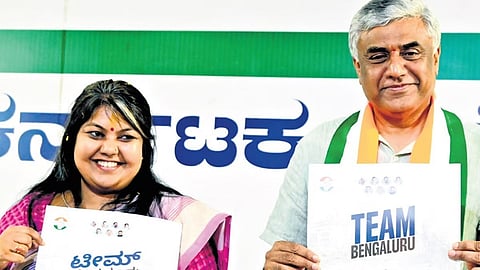 ಬೆಂಗಳೂರು ದಕ್ಷಿಣ ಕ್ಷೇತ್ರದ ಕಾಂಗ್ರೆಸ್ ಅಭ್ಯರ್ಥಿ ಸೌಮ್ಯಾ ರೆಡ್ಡಿ ಮತ್ತು  ಉತ್ತರ ಕ್ಷೇತ್ರದ ಅಭ್ಯರ್ಥಿ ರಾಜೀವ್ ಗೌಡ ಅವರು ಬೆಂಗಳೂರಿನಲ್ಲಿ ಪಕ್ಷದ ಪ್ರಣಾಳಿಕೆಯನ್ನು ಬಿಡುಗಡೆ ಮಾಡಿದರು
