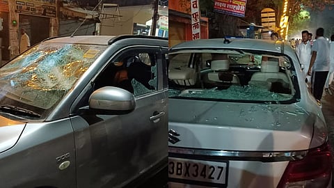 ಅಮೇಥಿಯ ಗೌರಿಗಂಜ್‌ನಲ್ಲಿರುವ ಕಾಂಗ್ರೆಸ್ ಕಚೇರಿಯ ಹೊರಗೆ ಕೆಲವು ಅಪರಿಚಿತ ವ್ಯಕ್ತಿಗಳು ವಾಹನಗಳನ್ನು ಧ್ವಂಸಗೊಳಿಸಿರುವುದು. 