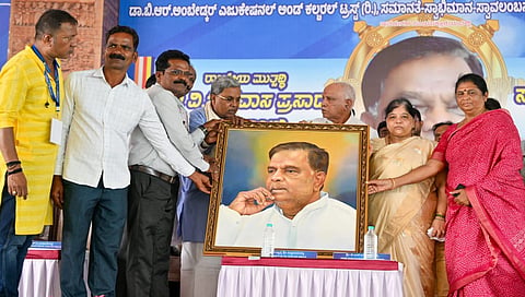 ಶ್ರೀನಿವಾಸ್ ಪ್ರಸಾದ್ ಶ್ರದ್ದಾಂಜಲಿ ಕಾರ್ಯಕ್ರಮದಲ್ಲಿ ಸಿಎಂ ಸಿದ್ದರಾಮಯ್ಯ ಮತ್ತಿತರರು