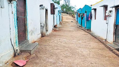 ಸ್ತಬ್ಧವಾಗಿರುವ ಇಂಡಿಗನತ್ತ ಗ್ರಾಮ