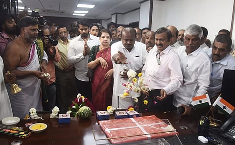 ಉಕ್ಕು ಮತ್ತು ಬೃಹತ್ ಕೈಗಾರಿಕೆ ಖಾತೆ ಸಚಿವರಾಗಿ ಅಧಿಕಾರ ವಹಿಸಿಕೊಂಡ ಕುಮಾರಸ್ವಾಮಿ