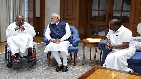 ಮೋದಿಯೊಂದಿಗೆ ಹೆಚ್ ಡಿ ದೇವೇಗೌಡ, ಕುಮಾರಸ್ವಾಮಿ