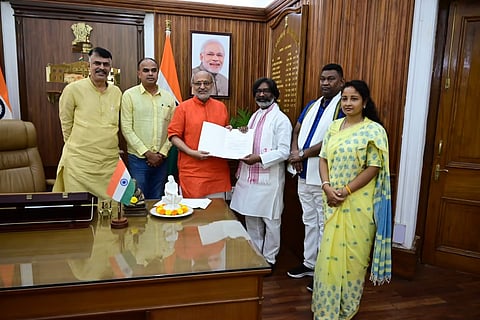 ಜಾರ್ಖಂಡ್ ರಾಜ್ಯಪಾಲ ಸಿಪಿ ರಾಧಾಕೃಷ್ಣನ್ -  ಹೇಮಂತ್ ಸೊರೆನ್ 