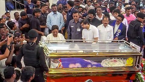 ತಮಿಳನಾಡು ಬಿಎಸ್ ಪಿ ಅಧ್ಯಕ್ಷನ ಪಾರ್ಥಿವ ಶರೀರದ ಮುಂದೆ ಮಾಯಾವತಿ ಸಾಂದರ್ಭಿಕ ಚಿತ್ರ