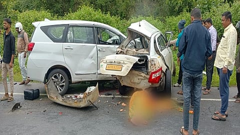 ಕಾರುಗಳ ಮಧ್ಯೆ ಅಪಘಾತ 