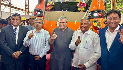 ರೈಲ್ವೆ ಸಚಿವರಾದ ಅಶ್ವಿನಿ ವೈಷ್ಣವ್ ,ವಿ. ಸೋಮಣ್ಣ ಮತ್ತಿತರರು
