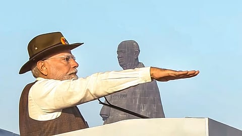 ಗುಜರಾತ್ ನ ಕೆವಾಡಿಯಾದಲ್ಲಿ ಸರ್ದಾರ್ ವಲ್ಲಭಭಾಯಿ ಪಟೇಲ್ ಅವರ ಜನ್ಮದಿನದ ಸಂದರ್ಭದಲ್ಲಿ ಏಕತಾ ಪ್ರತಿಮೆಯಲ್ಲಿ ಏಕತಾ ದಿವಸ್ ಪರೇಡ್‌ನಲ್ಲಿ ಪ್ರಧಾನ ಮಂತ್ರಿ ನರೇಂದ್ರ ಮೋದಿ ಅವರು ಏಕತಾ ಪ್ರತಿಜ್ಞೆಯನ್ನು ಬೋಧಿಸಿದರು.