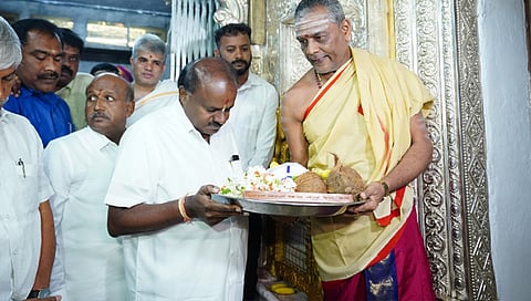 HD kumaraswamy  in chamundeshwari temple