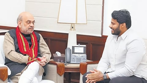 ಅಮಿತ್ ಶಾ ಜೊತೆ ನಿಖಿಲ್ ಕುಮಾರಸ್ವಾಮಿ.