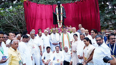 ಗಾಂಧೀಜಿ ಪುತ್ಥಳಿ