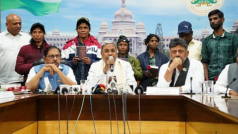 Six naxals surrender Before CM Siddaramaiah