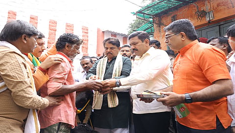 Ashoka,  PC Mohan and BY Vijayendra perform ‘Gau Pooja’ at the house of Karna,