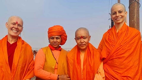 ನಾಗಾ ಸನ್ಯಾಸಿನಿಗಳಾಗಿ ದೀಕ್ಷೆ ಪಡೆದ ವಿದೇಶಿಗರು