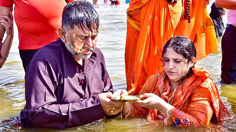 DK Shivakumar couples takes holy dip at maha kumbh