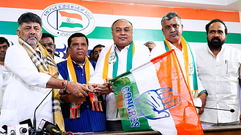 L R Shivarame Gowda and others joined congress party today 