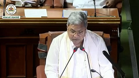 ಬಜೆಟ್ ಮಂಡಿಸುತ್ತಿರುವ ಸಿಎಂ ಸಿದ್ದರಾಮಯ್ಯ