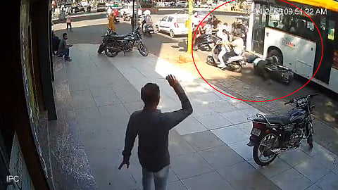 bus hit vehicles, pedestrians at Rajkot traffic signal