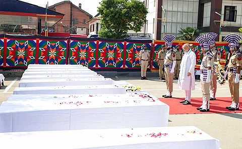 Home Minister Amit Shah paid respect 