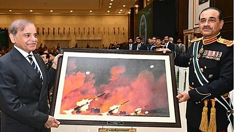 Pak army chief trolled over gifting PM a framed Chinese military image