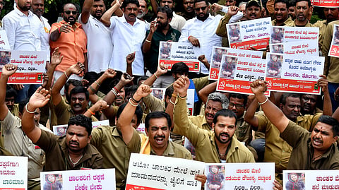 ಆಟೋ ಚಾಲಕ ಪ್ರತಿಭಟನೆ.
