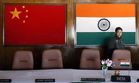 India and China flag 