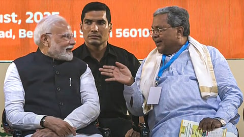 PM Narendra Modi with CM Siddaramaiah 
