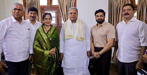 Dr Visnuvardhan family members meet CM Siddaramaiah 